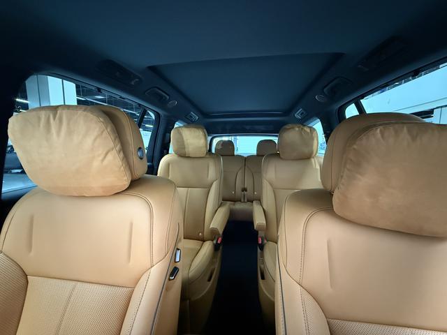 Li i8 2025 image de voiture #12