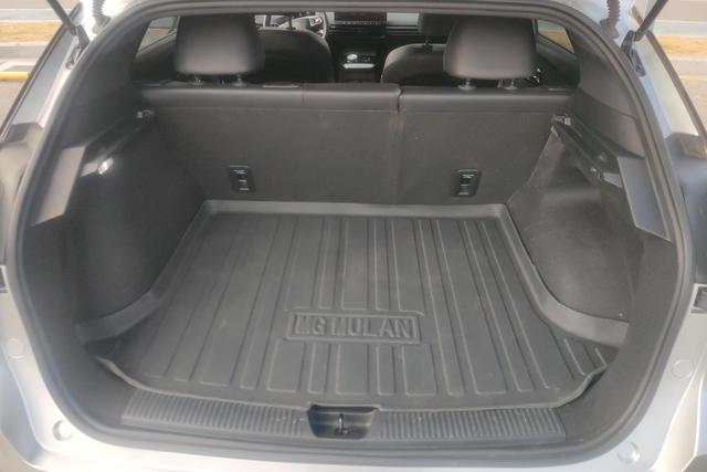 MG 4 EV 2024 car image #12