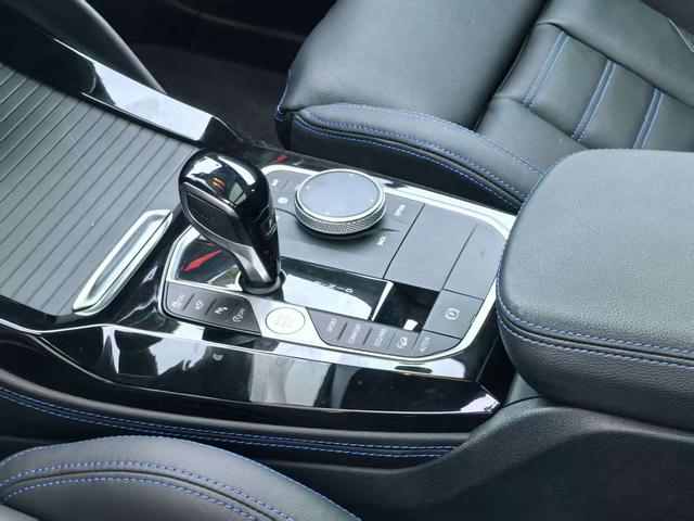 BMW X4 M40i image de voiture #12