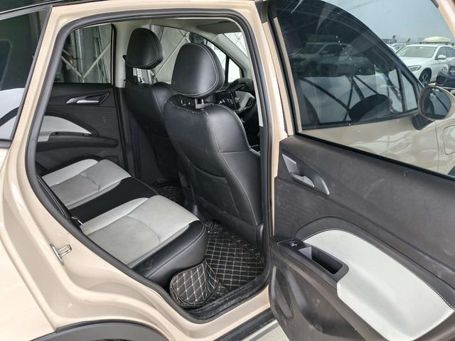 哪吒汽车 哪吒AYA 2023 汽车图片 #12