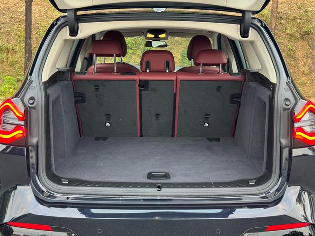 BMW iX3 2024 صورة سيارة #12