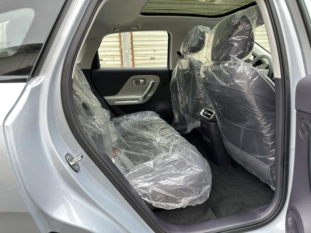 零跑汽车 零跑B01 2025 汽车图片 #12