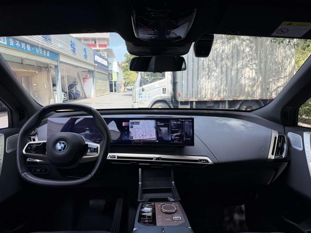 BMW iX 2022 car image #12