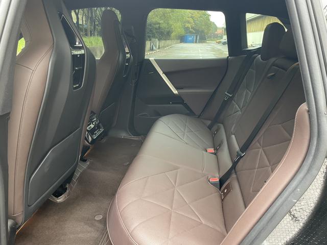 BMW iX 2023 car image #12