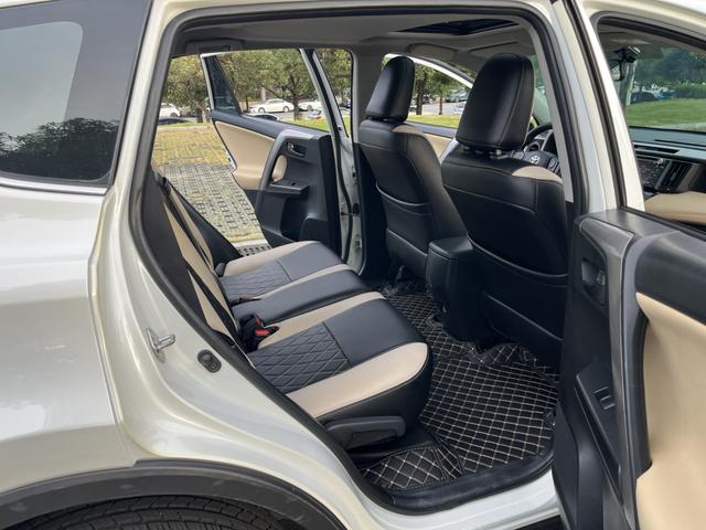 Toyota RAV4 Hybird E+ 2016 car image #12