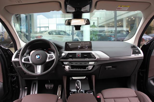 BMW X4 2021 car image #12