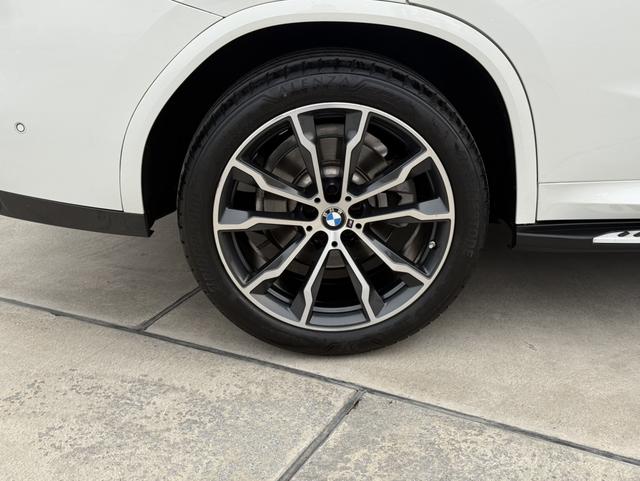 BMW X4 2021 car image #12