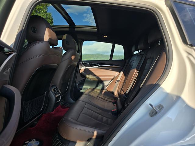 BMW X4 2019 car image #12