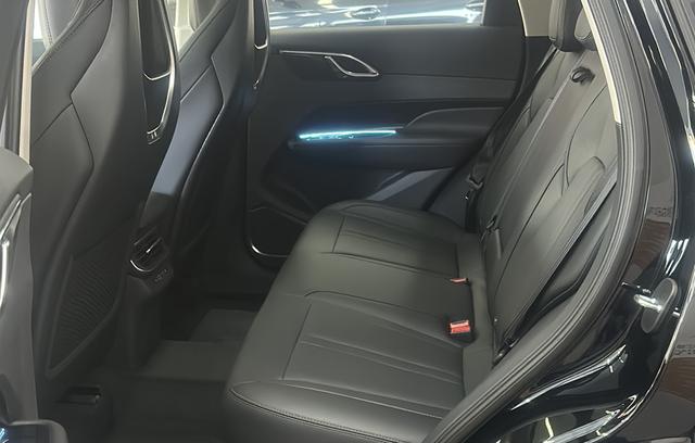 HongQi HS3 PHEV 2025 #12 HongQi HS3 PHEV 2025 car image #12