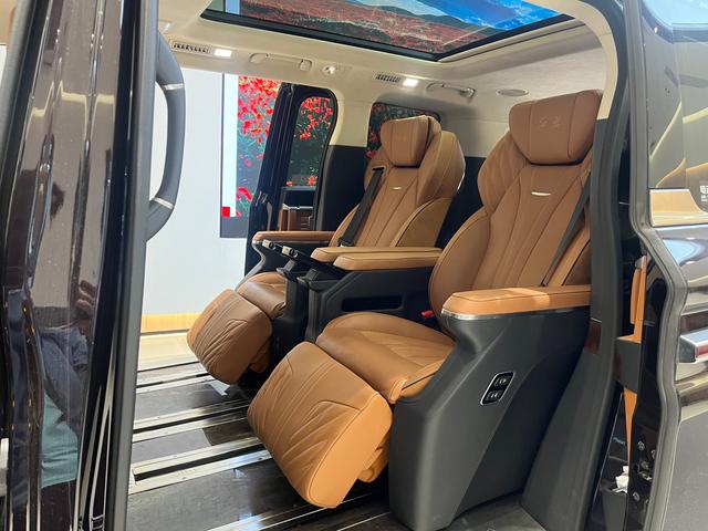 HongQi HQ9 2023 #12 HongQi HQ9 2023 car image #12