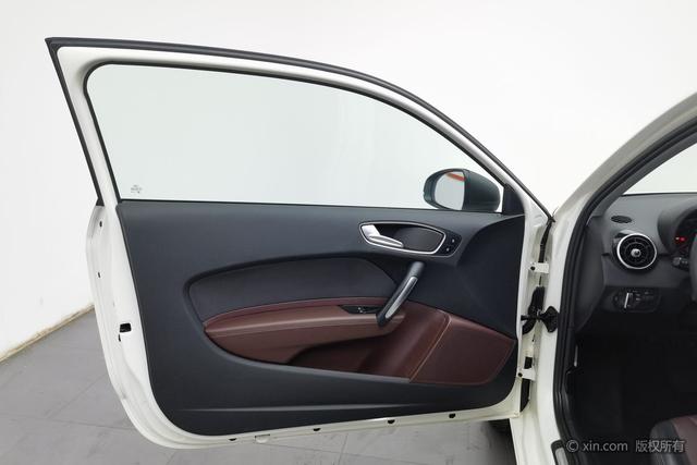 Audi A4 2014 car image #12