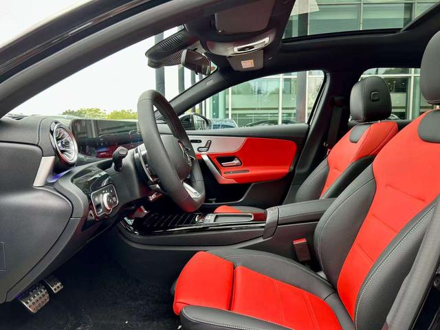 Mercedes-Benz A AMG 2025 image de voiture #12