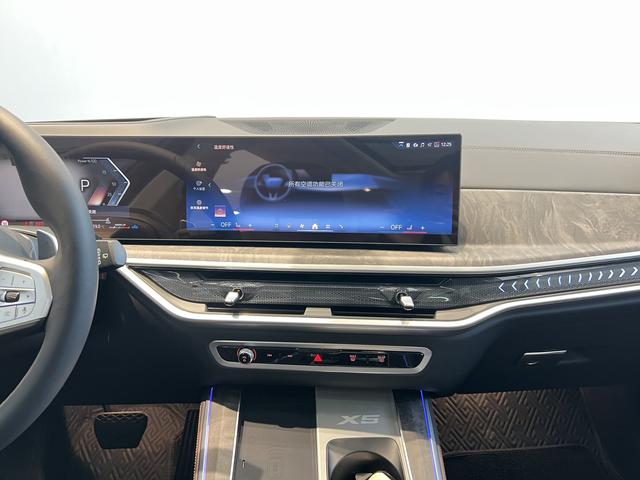 BMW X5 2023 #12 BMW X5 2023 صورة سيارة #12