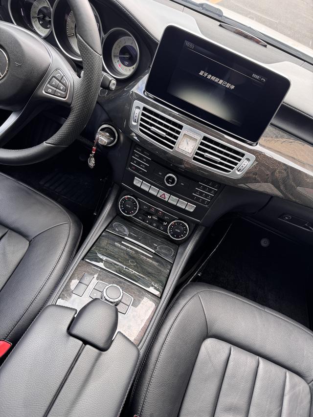 Mercedes-Benz CLS Class 2015 car image #12