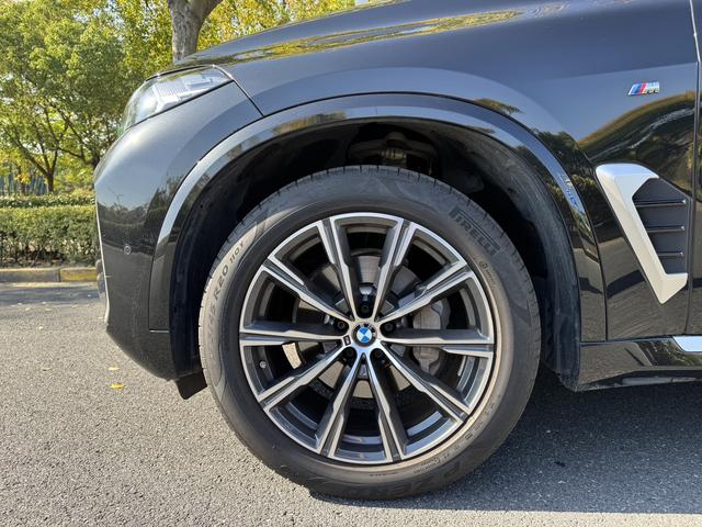 BMW X5 2024 car image #12