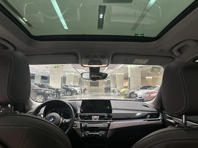 BMW X7 M60i 2022 car image #12