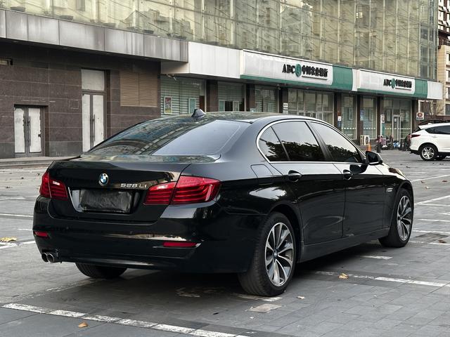 BMW i5 M60 2016 car image #12