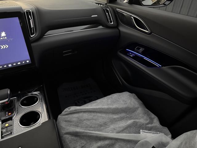 HongQi HS3 PHEV 2025 #12 HongQi HS3 PHEV 2025 car image #12