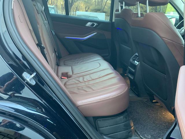 BMW X7 M60i 2019 car image #12