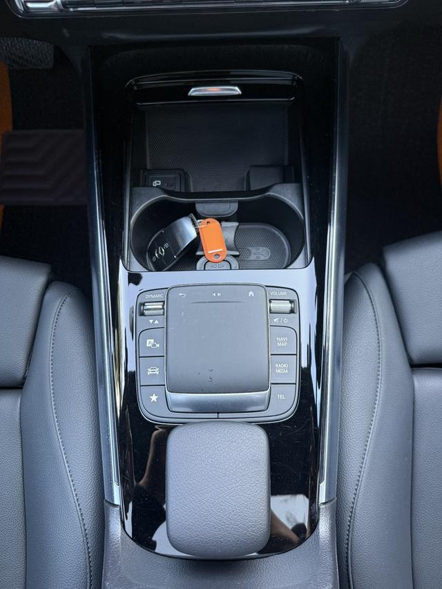 Mercedes-Benz B Class 2020 immagine di auto #12