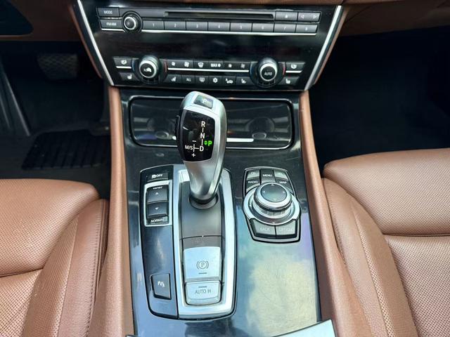 BMW 5 Series GT 2011 #12 BMW 5 Series GT 2011 immagine di auto #12