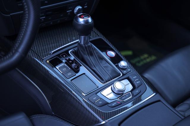 Audi RS 6 2016 صورة سيارة #12