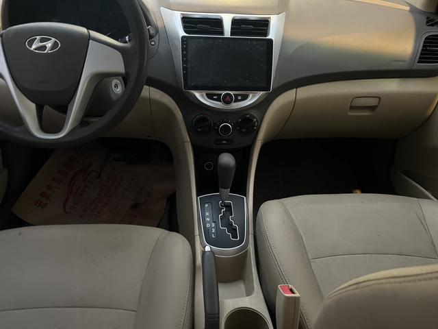 Hyundai Reina 2010 car image #12