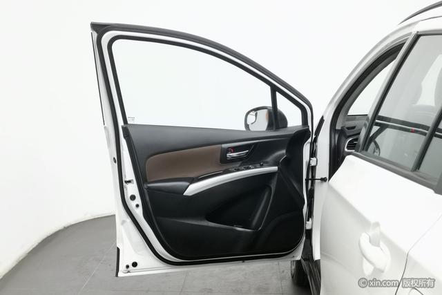 Suzuki SX4 S-CROSS 2018 image de voiture #12