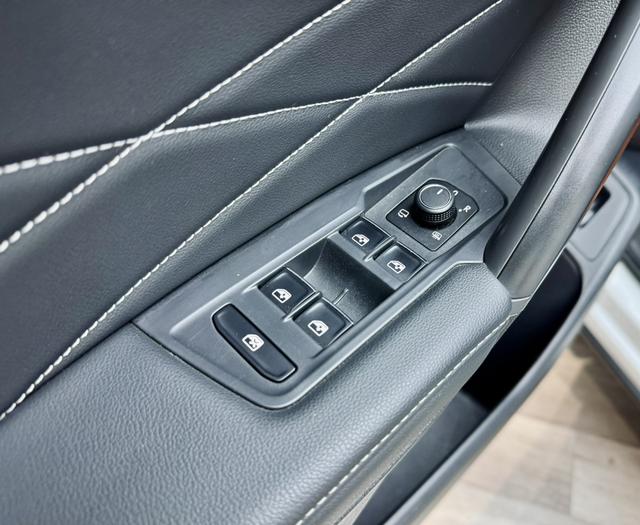 Volkswagen Tiguan L 2023 car image #12