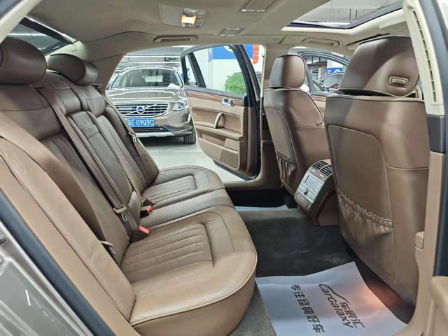 Volkswagen Pheaton 2011 immagine di auto #12