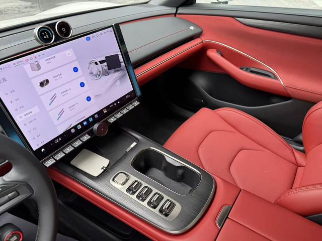 MI 2025 car image #12
