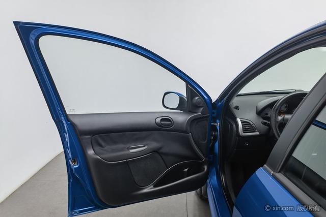 Peugeot 207 2014 car image #12