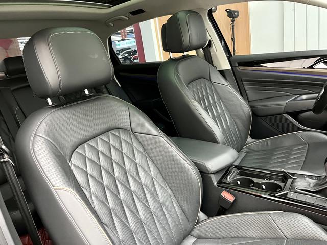 Volkswagen Passat 2020 car image #12