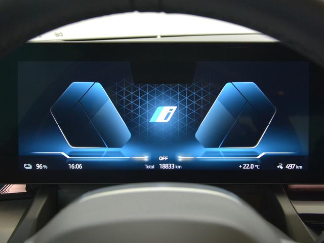 BMW i5 2024 car image #12
