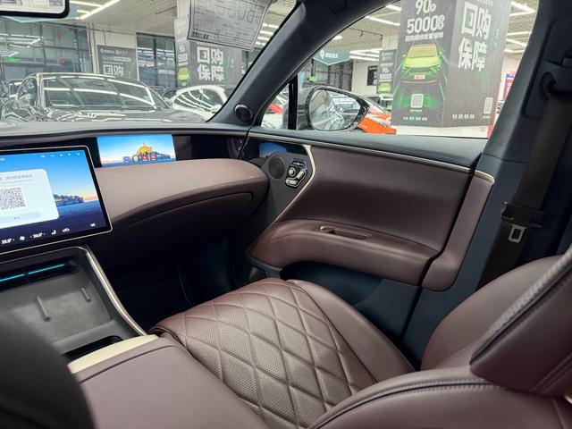 Avatr 11 2024 car image #12