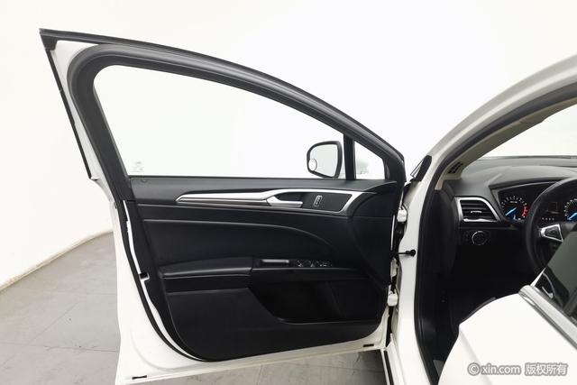 Ford Mondeo 2018 car image #12