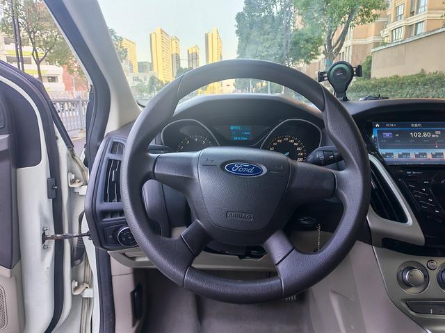 Ford Focus 2015 car image #12