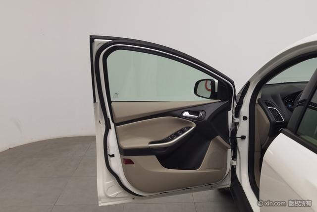 Ford Focus 2015 car image #12