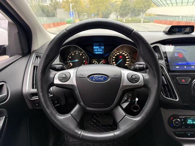 Ford Focus 2014 #12 Ford Focus 2014 car image #12