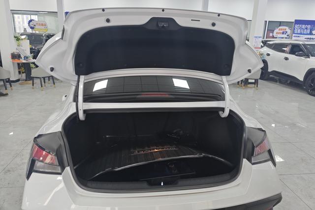 Hyundai Elantra 2025 car image #12