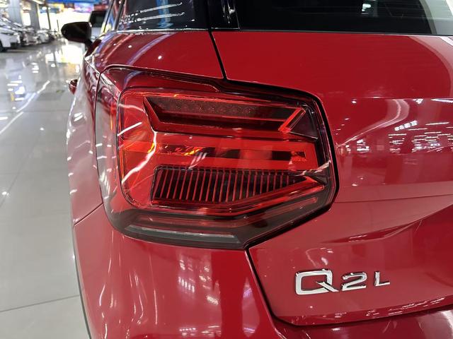 Audi Q2L e-tron 2020 car image #12
