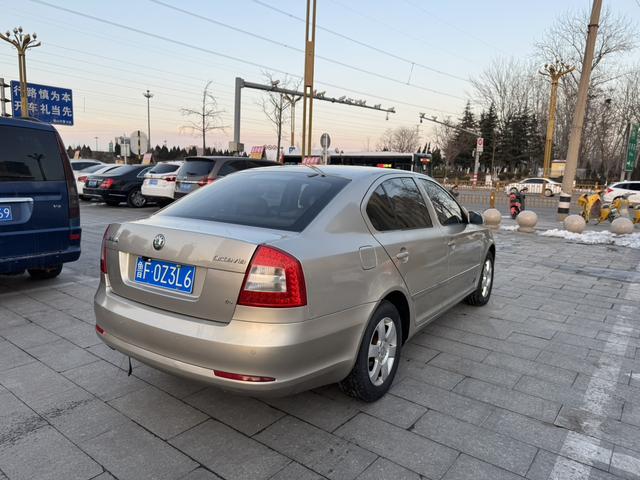 Skoda Octavia 2012 car image #12