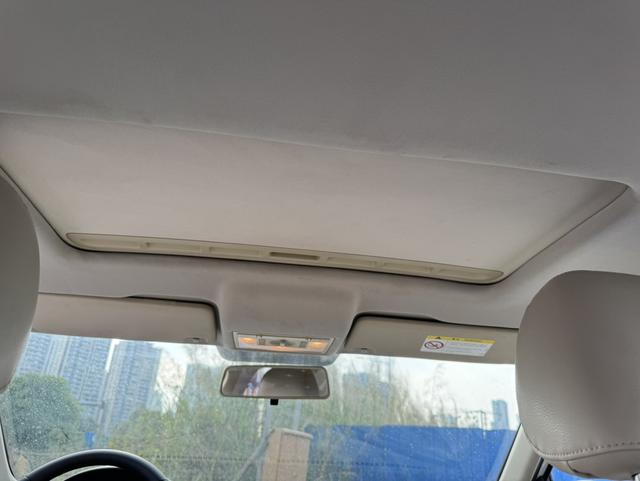 Skoda Rapid 2015 car image #12