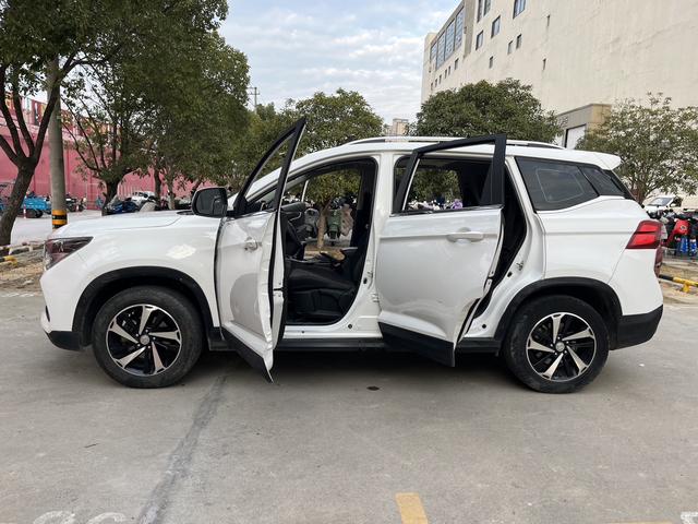 Forthing T5 2019 immagine di auto #12