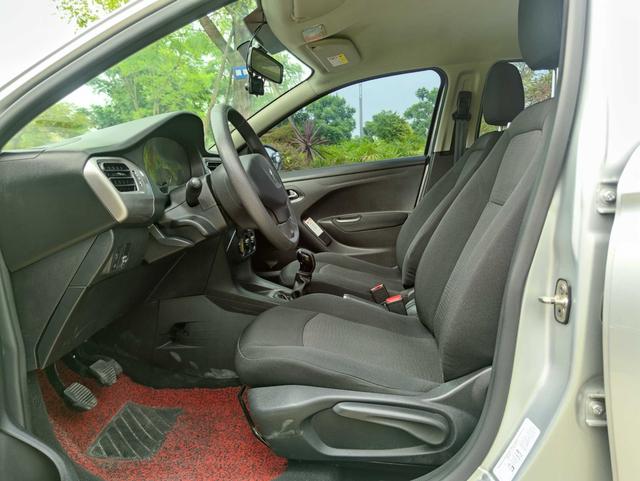 Peugeot 301 2014 car image #12