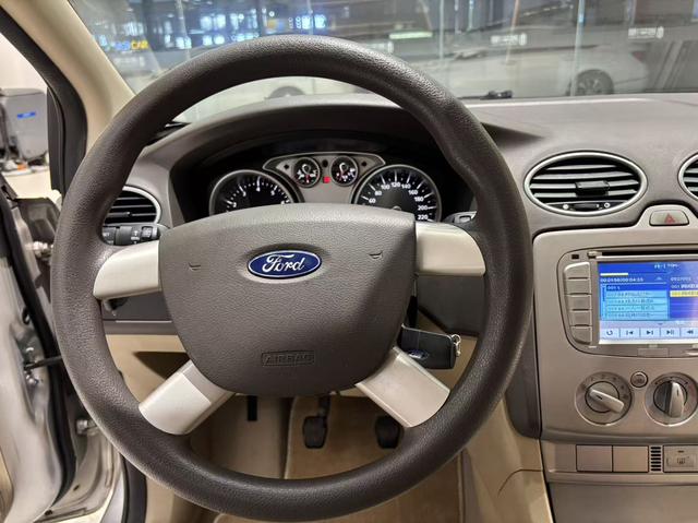 Ford Focus 2013 car image #12