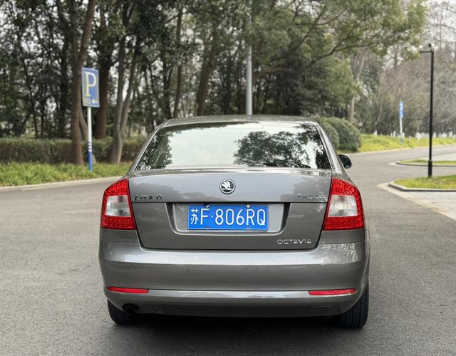 Skoda Octavia 2014 car image #12