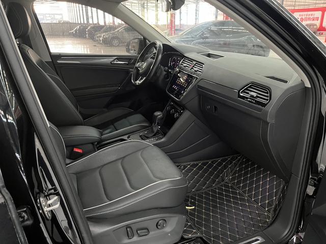 Volkswagen Tiguan L 2020 car image #12
