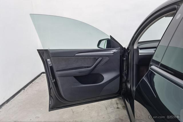 Tesla Model Y 2022 #12 Tesla Model Y 2022 car image #12