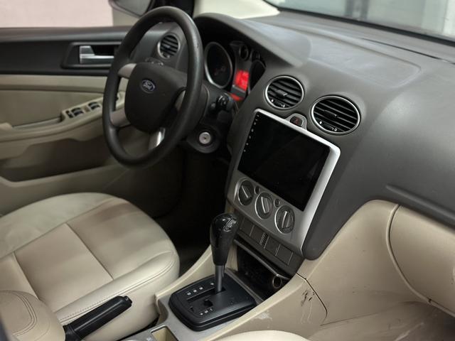 Ford Focus 2012 car image #12